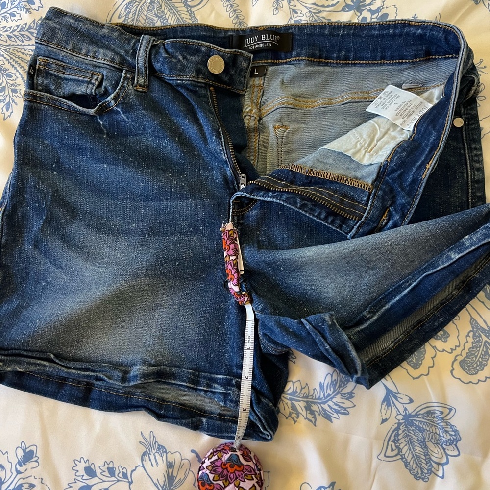 Judy Blue splattered denim shorts - Picture 8 of 8